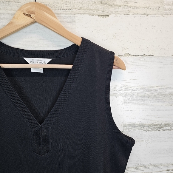 Exclusively Misook Black Knit V-Neck Sleeveless Tank Top Size XL Stretchy Career - Picture 6 of 8